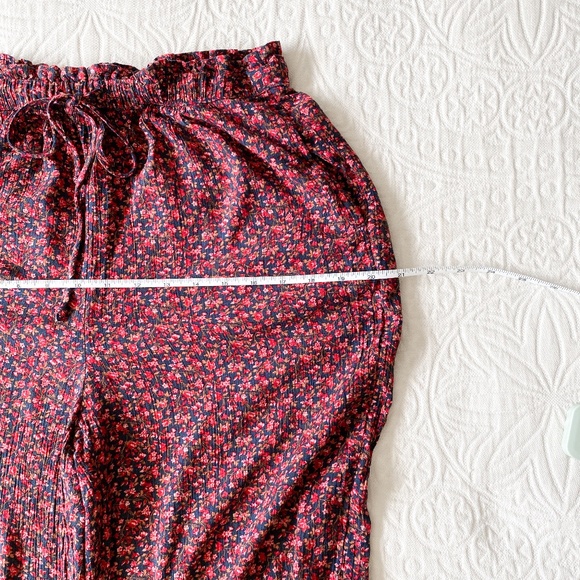 American Eagle Floral Flowy Drawstring Pants - Picture 8 of 10
